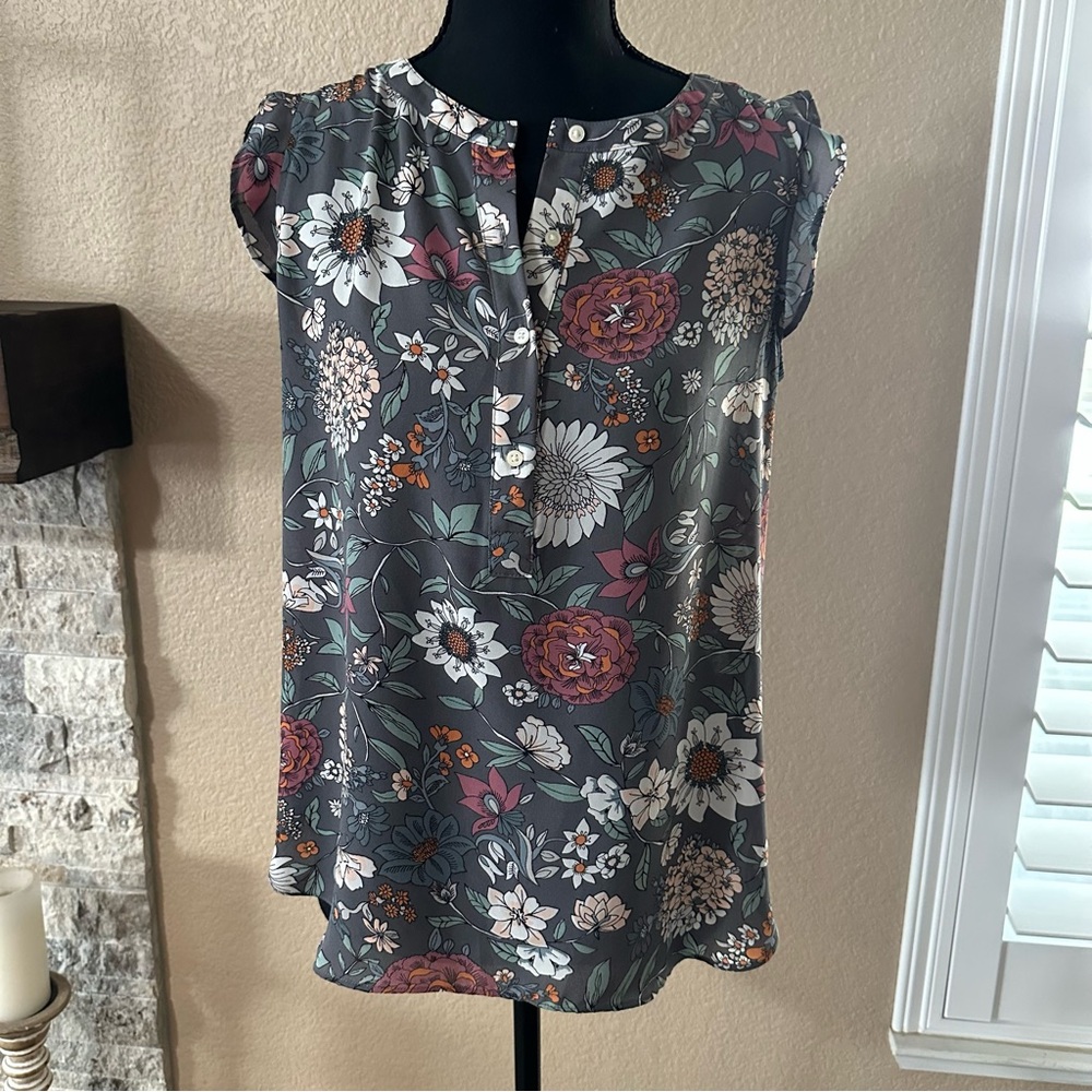 LOFT outlet petite gray sleeveless floral shirt women's SP 1/2 button front